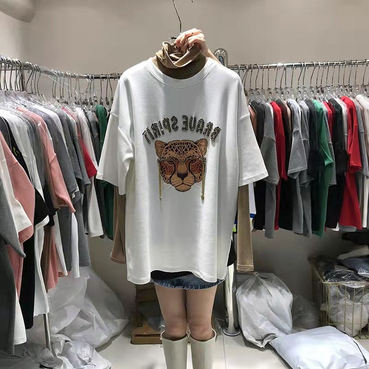 Dame T-shirt med moderigtigt leopardmotiv og glitterende accenter Stilla
