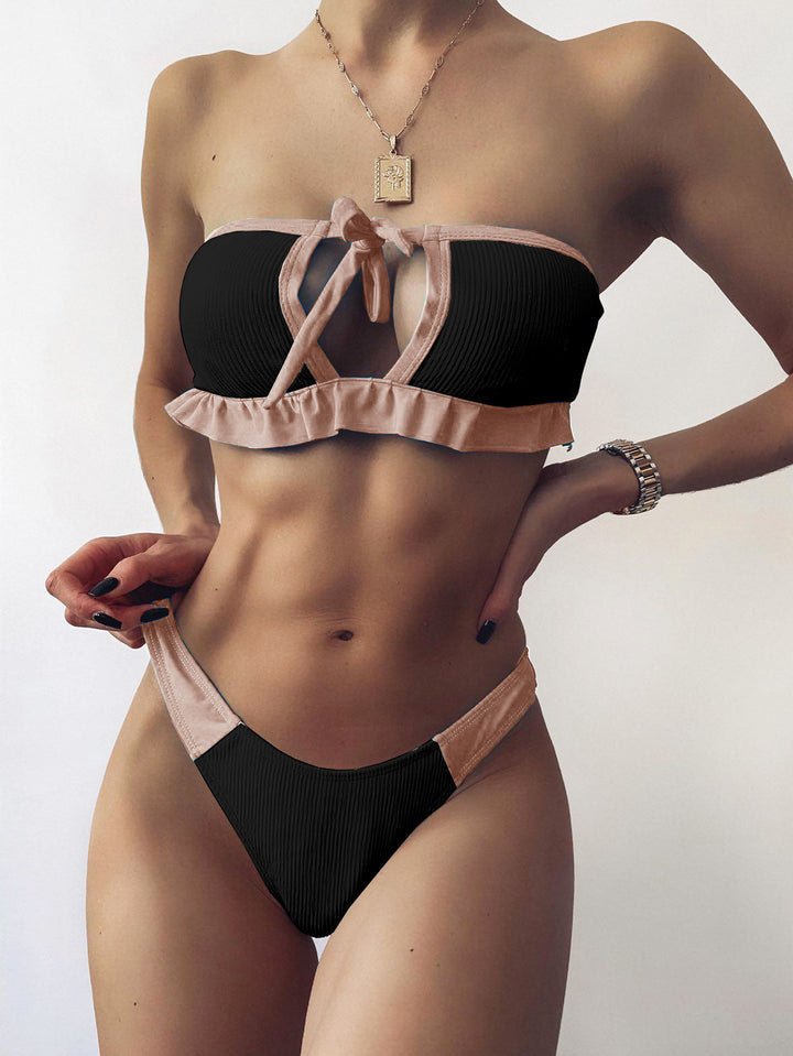 Dame Bandeau-Bikini med legende flæsekant og innovativ snøring Stilla