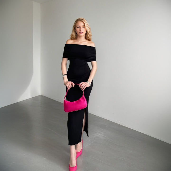 Kvindernes maxikjole med off-shoulder snit og stilfuld slids Stilla