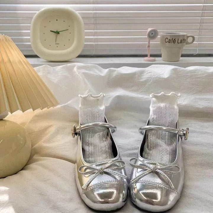 Dame Ballerinas med høj kvalitet glans og elegant remdesign Stilla