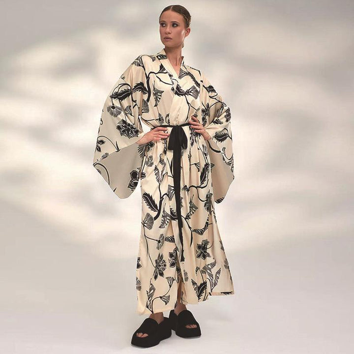 Dame luksuriøs kimono med blomster motiv og vid snit Stilla
