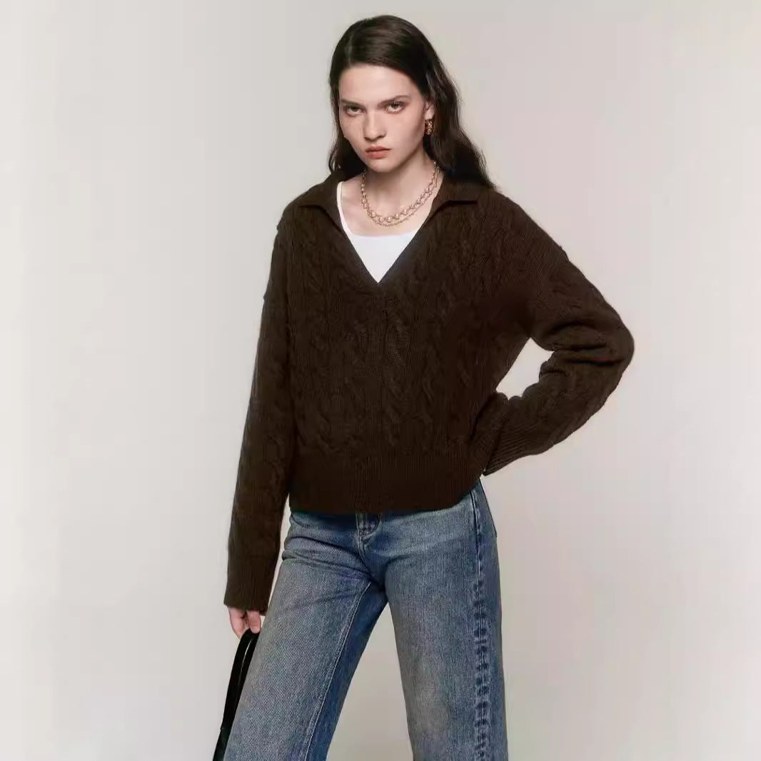 Dame strikket sweater med V-hals og kabelmønster Stilla