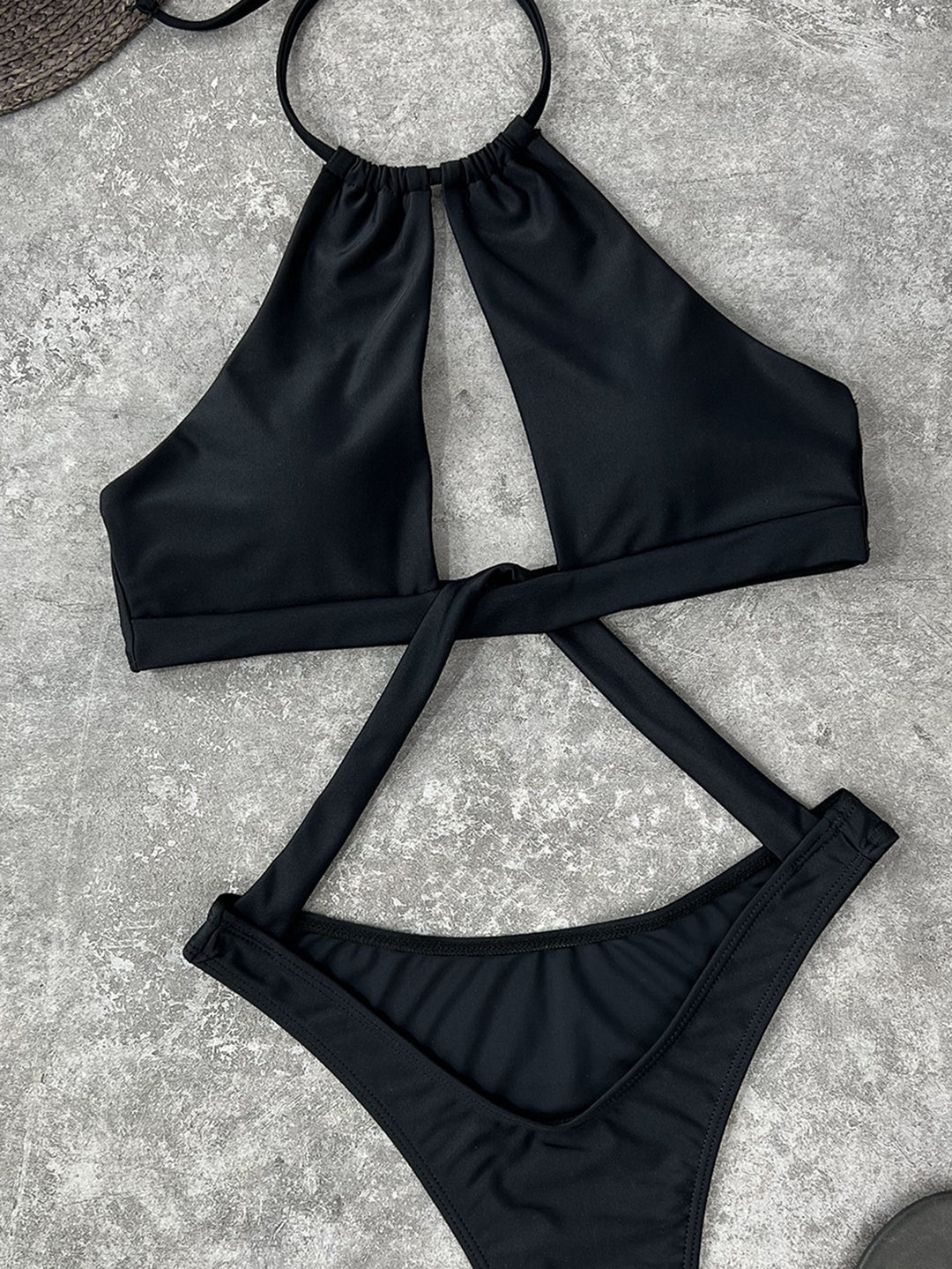 Damebikinier med forførende X-design og dyb V-udskæring Stilla
