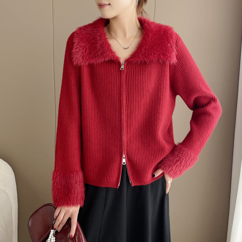 Kvinders cardigan med luksuriøs faux fur krave og ribbet strik drape