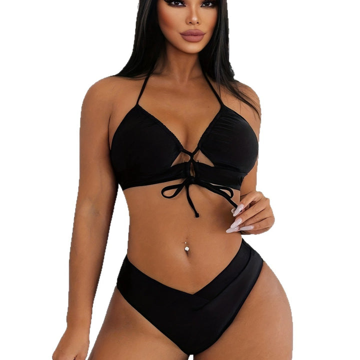 Dame trekant bikini med justerbar ryg og trendy cut-out detalje