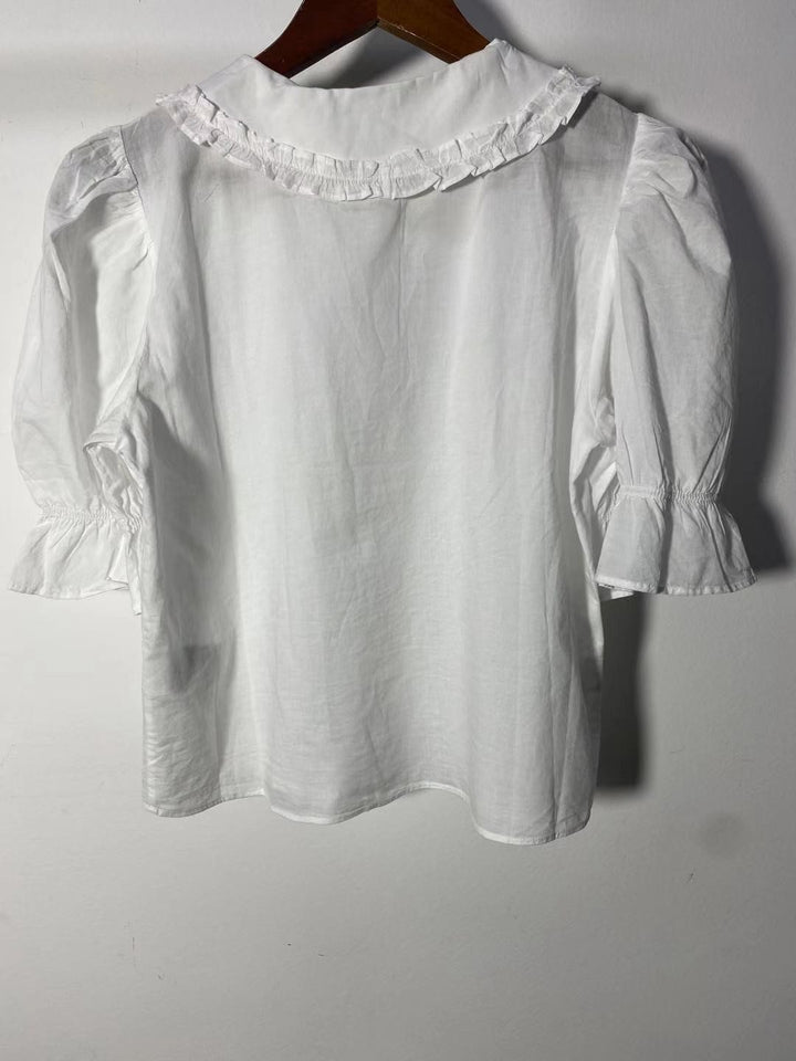Damebluse med voluminøse puffærmer og dekorativ spidskrave Stilla
