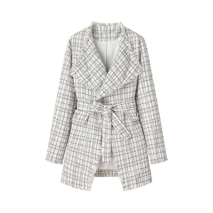 Dame blazerjakke i elegant tweed-design med figursyet snit og praktiske lommer Stilla
