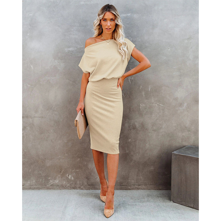 Dame Off-Shoulder Kjole i let strikstof med figursyet snit Stilla