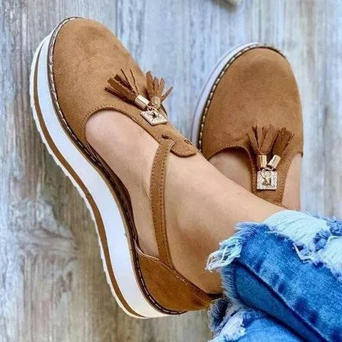 Dame Komfortable Pantoletter med fashionabelt kvast-detalje og skridsikker sål Stilla