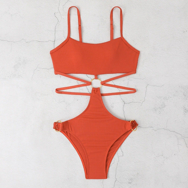 Dame Bikiniset med stilfuld cut-out design og gyldne accenter Skovae