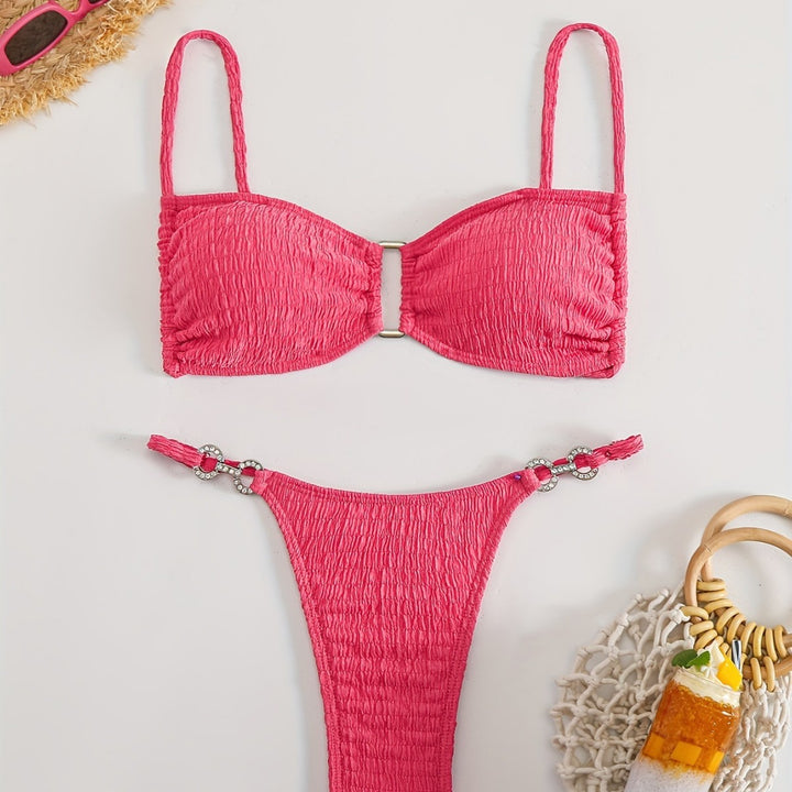 Dame bikini-sæt med raffineret rruffledesign og dekorative ringdetaljer Stilla