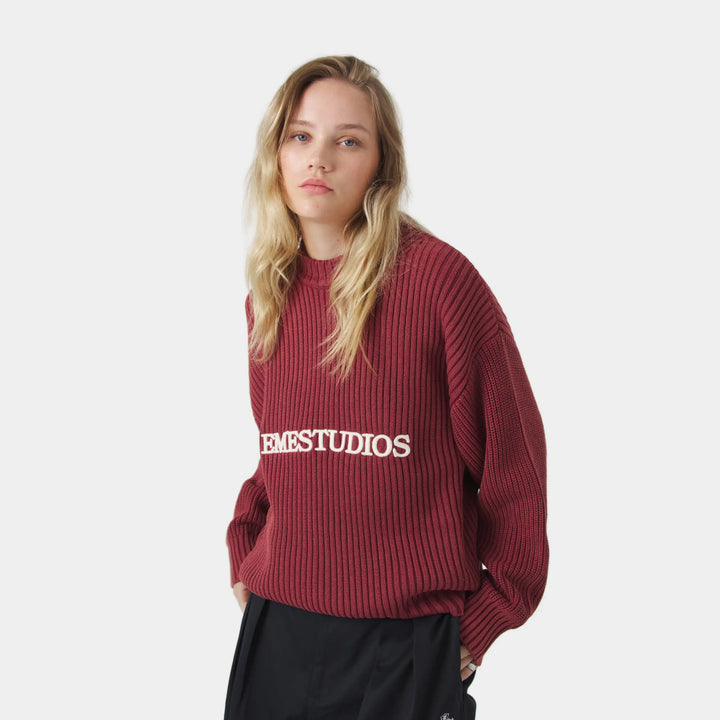Kvinders chunky strik sweater med en afslappet pasform og iøjnefaldende skrift Stilla