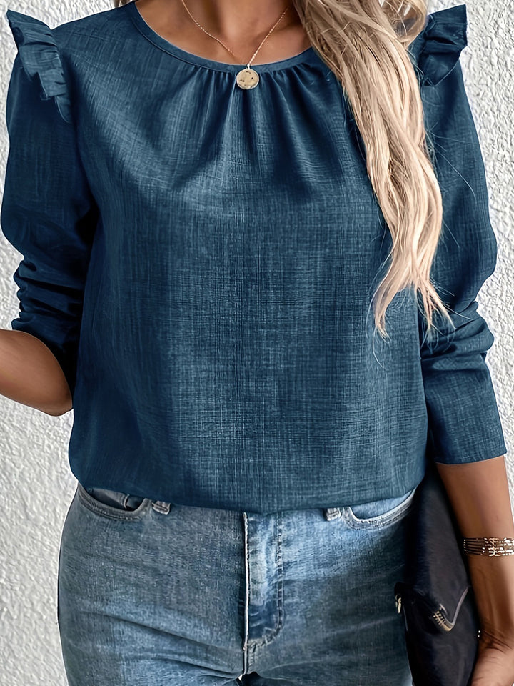 Damebluse med ruffledetaljer og knaplukning Stilla