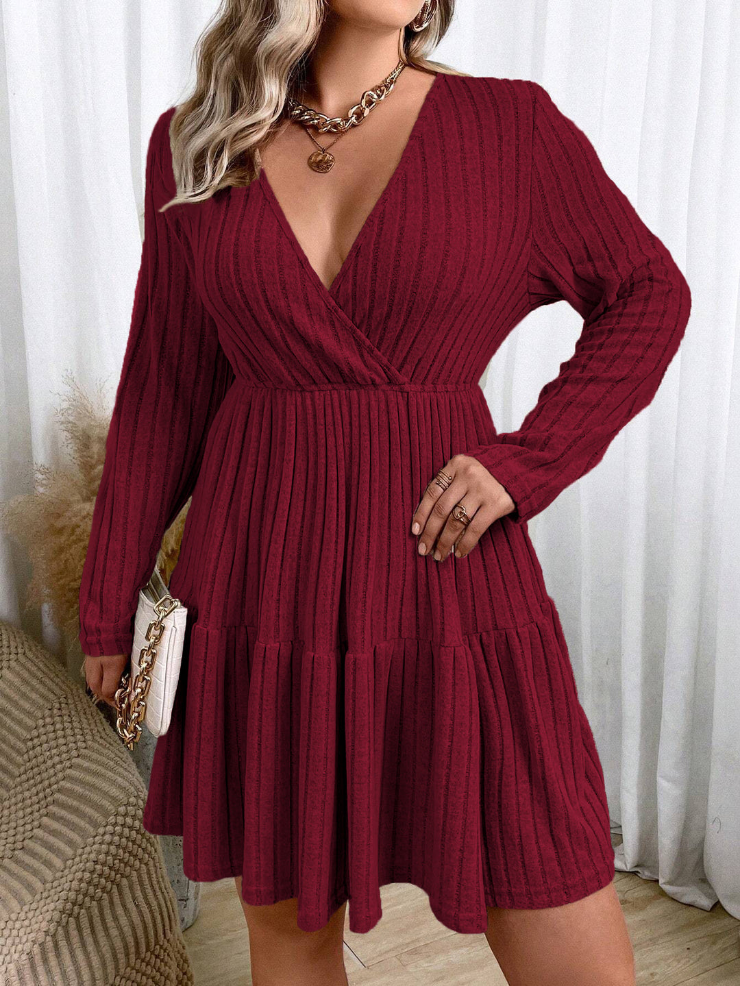 Dame Minikjole med lange ærmer og elegant V-udskæring Stilla