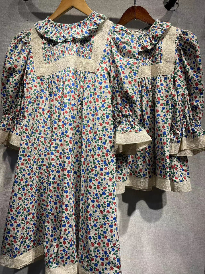 Damebluse med blomsterdesign og spidsdetaljer Stilla