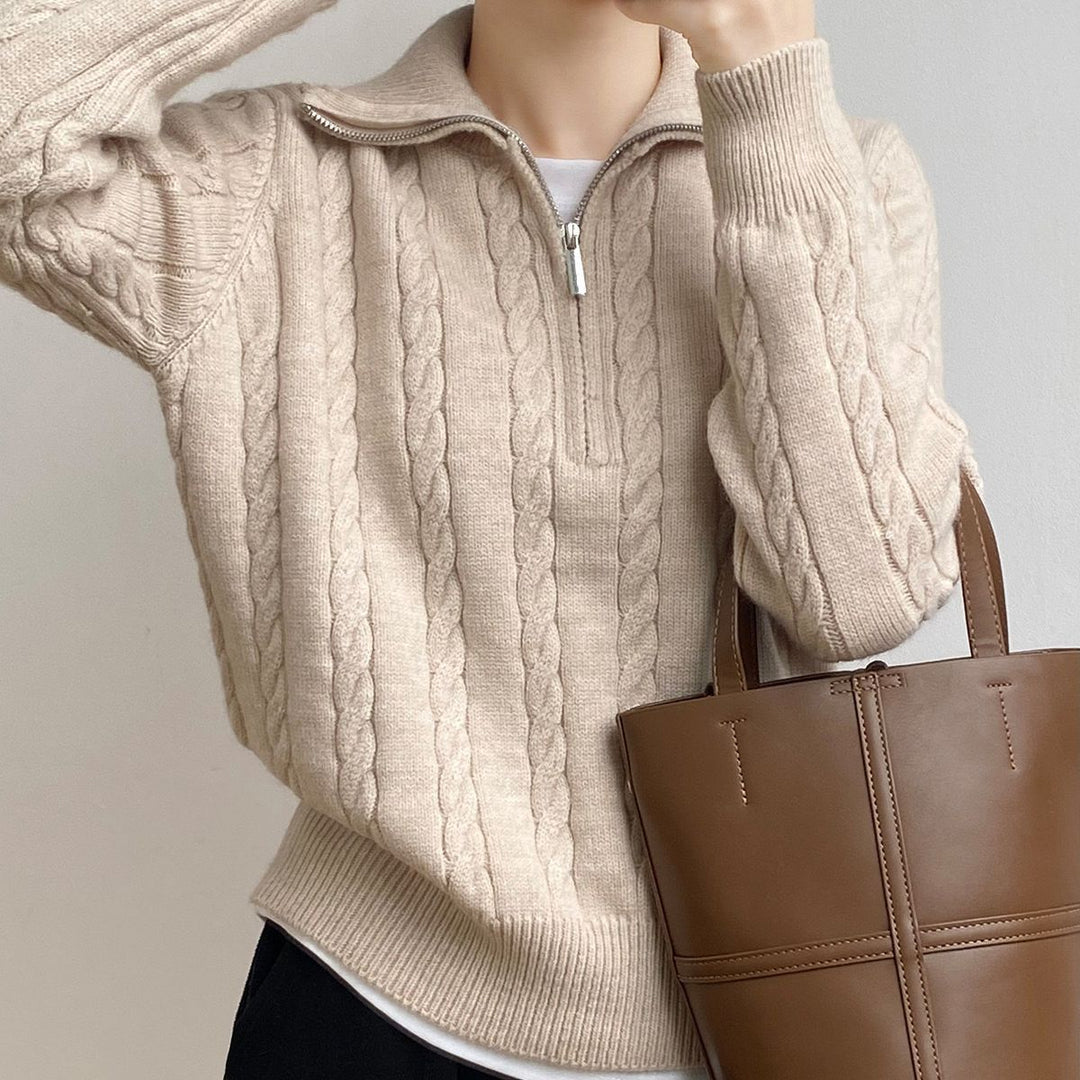 Kvinders strikkede sweater med kabeldesign og moderne stående krave Stilla