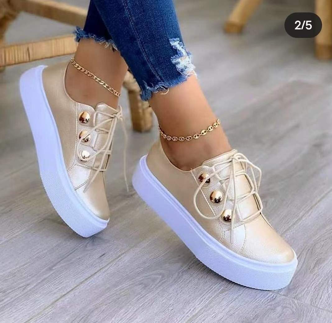 Dame Mode Plateau-Sneakers med glamorøse accenter og åndbar sål Stilla