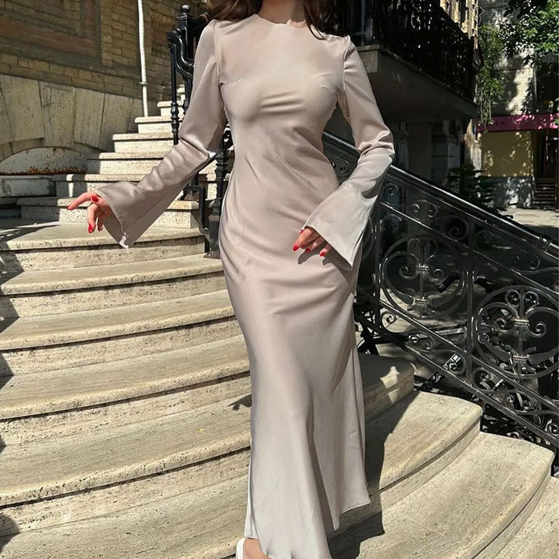 Dame maxikjole med elegante ærmelbånd og tætsiddende snit Stilla