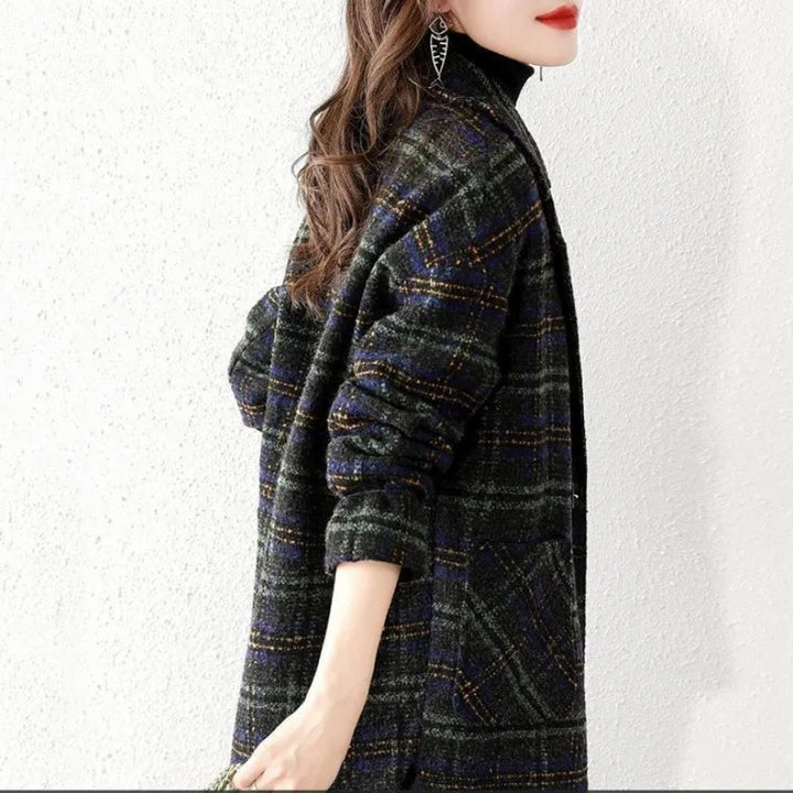 Kvinders klassiske ternede jakke i moderne oversized stil Skovae
