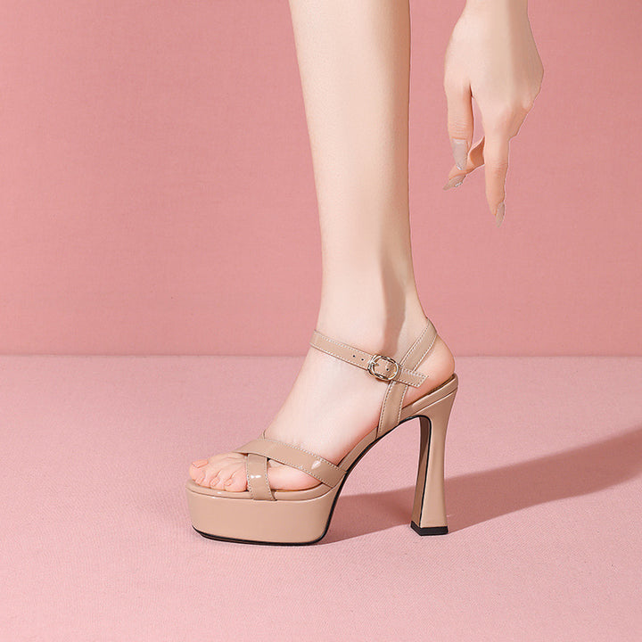 Femme Højglans Cross-Rem Platform Sandaler Stilla