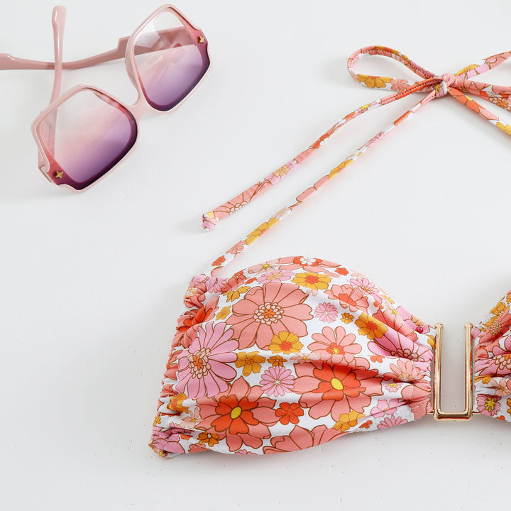 Dame bikini-sæt med elegant blomsterdesign og justerbare stropper Stilla