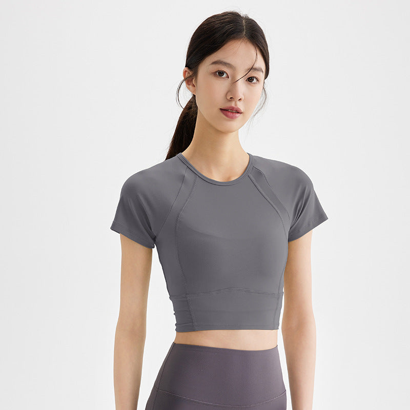 Dame sporty kortærmet crop-top med åndbare indsatser og elastisk pasform Stilla