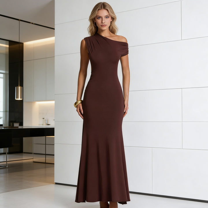 Dame Elegant One-Shoulder Maxikjole med svajende kant Skovae