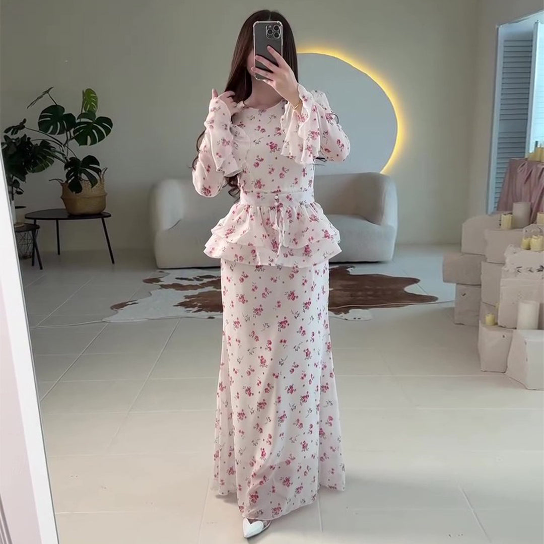 Kvindernes maxi kjole med voluminøs peplum og blomsteraccenter