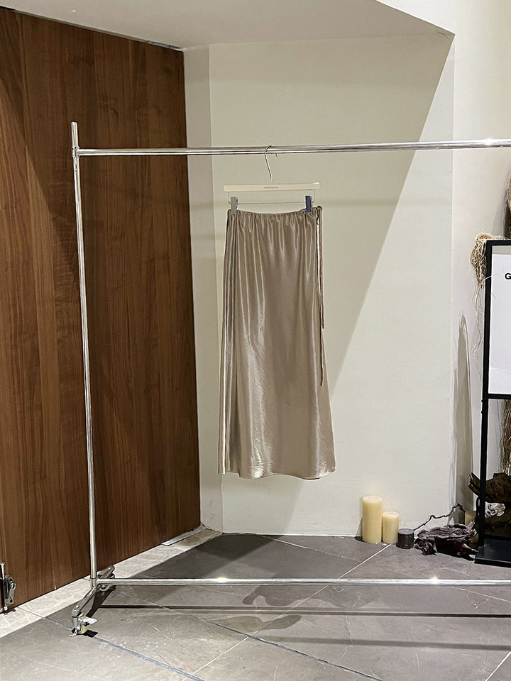 Damer elegant satineret maxiskørt med elastisk talje og flydende snit Stilla