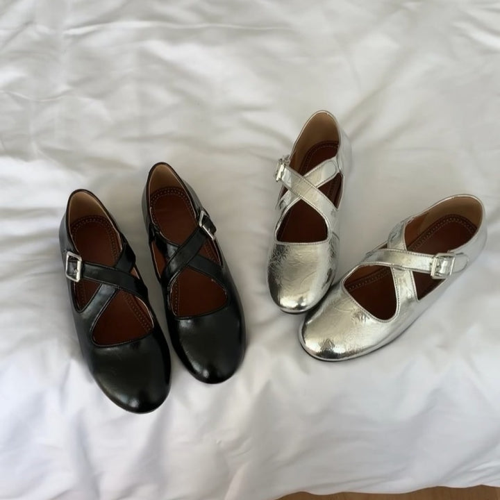 Dame Cross-strap Metallic Flats Stilla