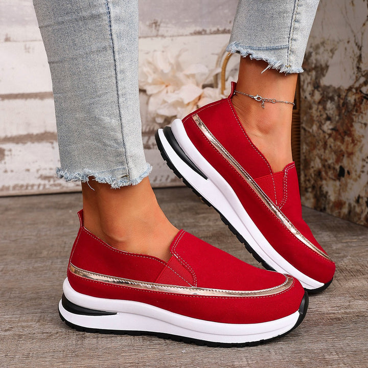 Dame Slip-On Sneakers med moderigtigt glans og behagelig komfort Stilla