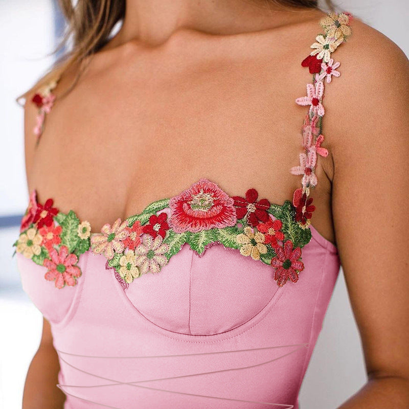Kvinders figursyede minidress med blomsterstropper og snøring