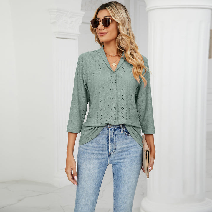 Damebluse med elegant hulbroderi og trekvartærmer Stilla