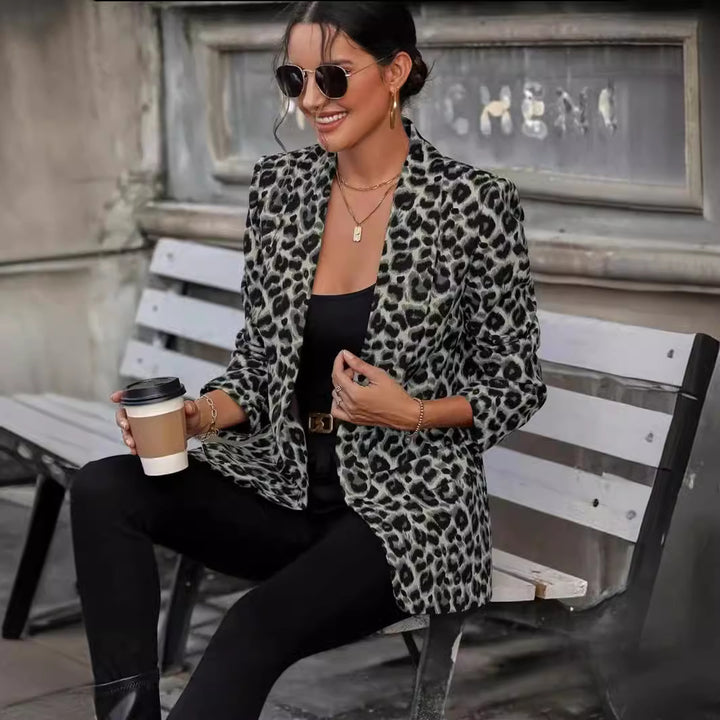 Dameblazer med moderne leopardmønster og elegant snit Stilla
