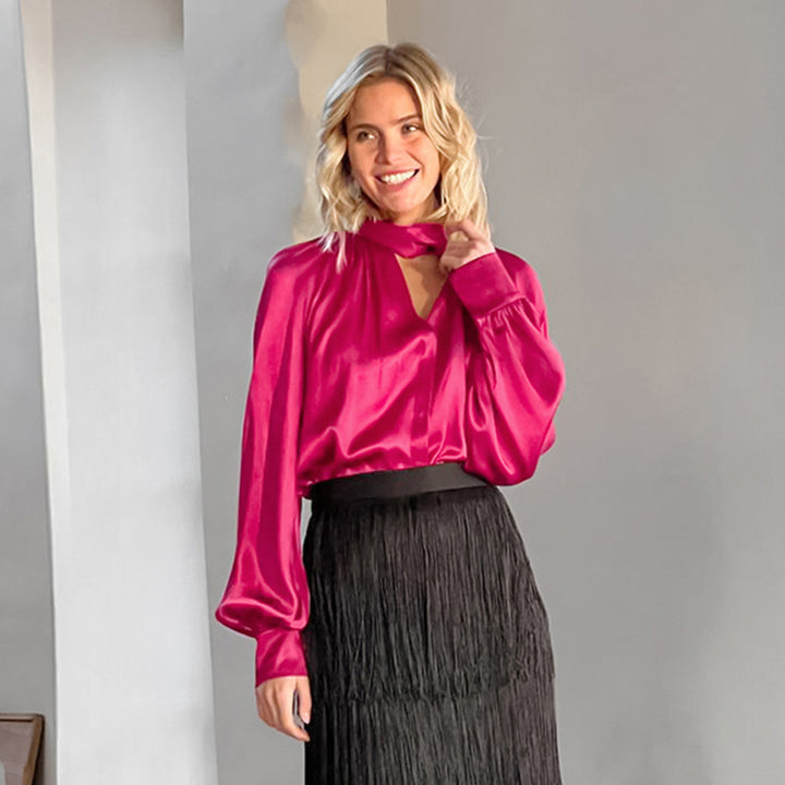 Dame elegant bluse med voluminøse ærmer og dyb v-hals Stilla