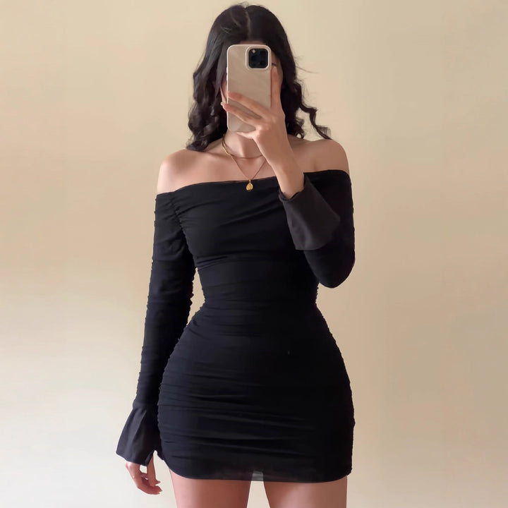 Dame Off-Shoulder Minikjole med flæse detaljer og tætsiddende snit Skovae