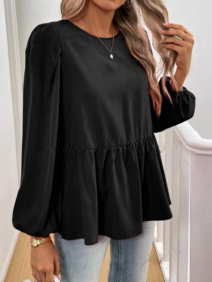 Damebluse med elegante sløjfedetaljer og voluminøse ærmer Stilla