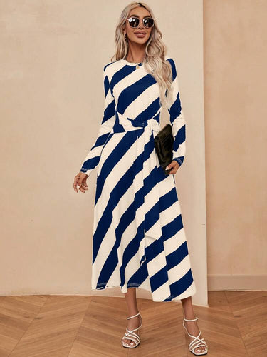 Dame Maxikjole med asymmetrisk snit og modedesign med striber Stilla