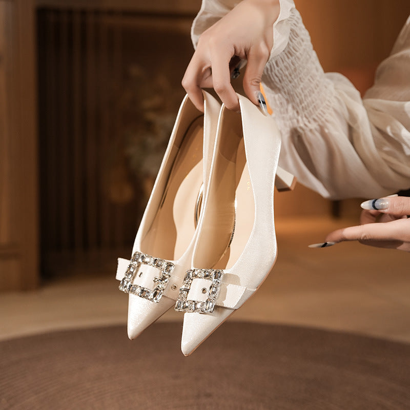 Dame Elegante Satin Pumps med Dekorativt Spændelement Stilla