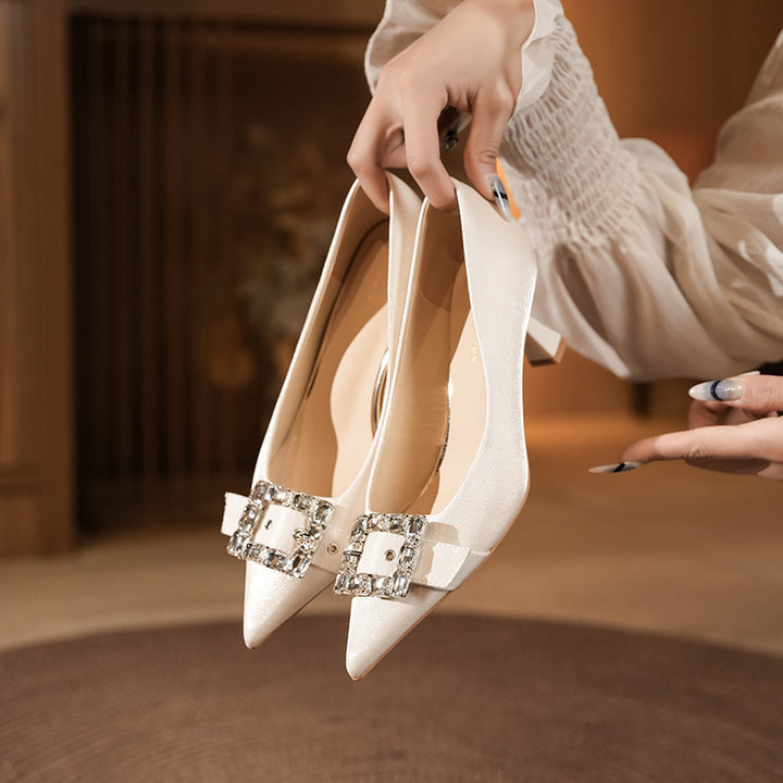 Dame Elegante Satin Pumps med Dekorativt Spændelement Stilla