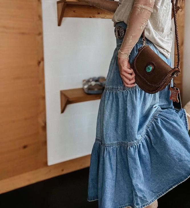 Dame lang denim-nederdel med flæser og knapdetalje Stilla