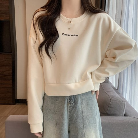 Dame Cropped Graphic Pullover Sweatshirt med Statement-print Stilla