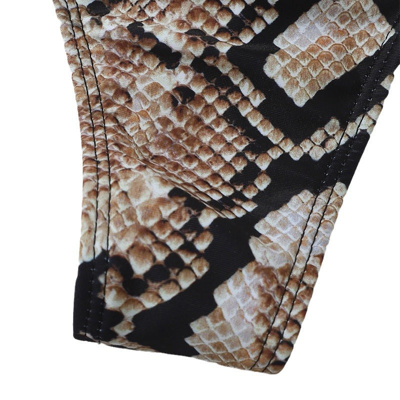 Dame Bandeau bikini-sæt med markant slangemønster og innovative cut-out-detaljer Stilla