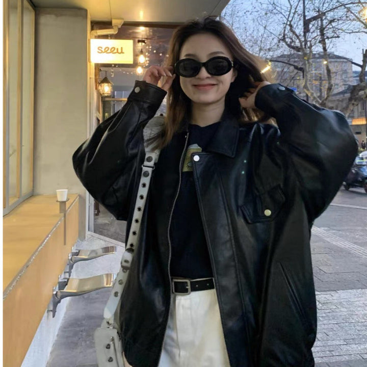 Kvinders læderjakke i oversized stil med fashionable detaljer Skovae
