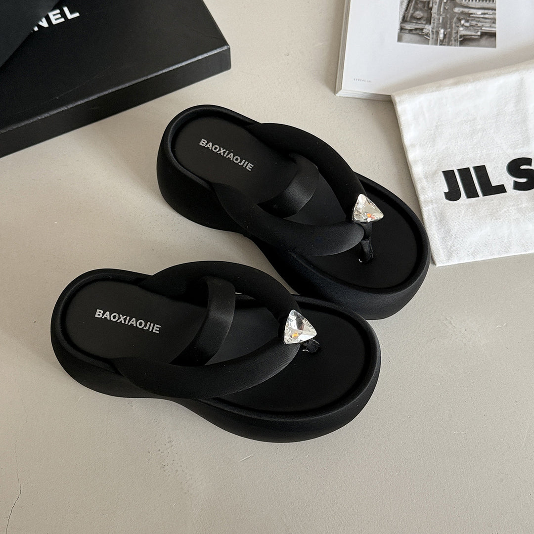 Femme Elevated Platform Flip-Flops Stilla