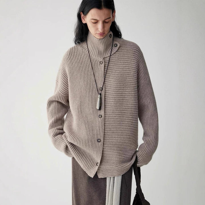 Kvinders chunky strikket cardigan med høj krave og knaplukning Stilla
