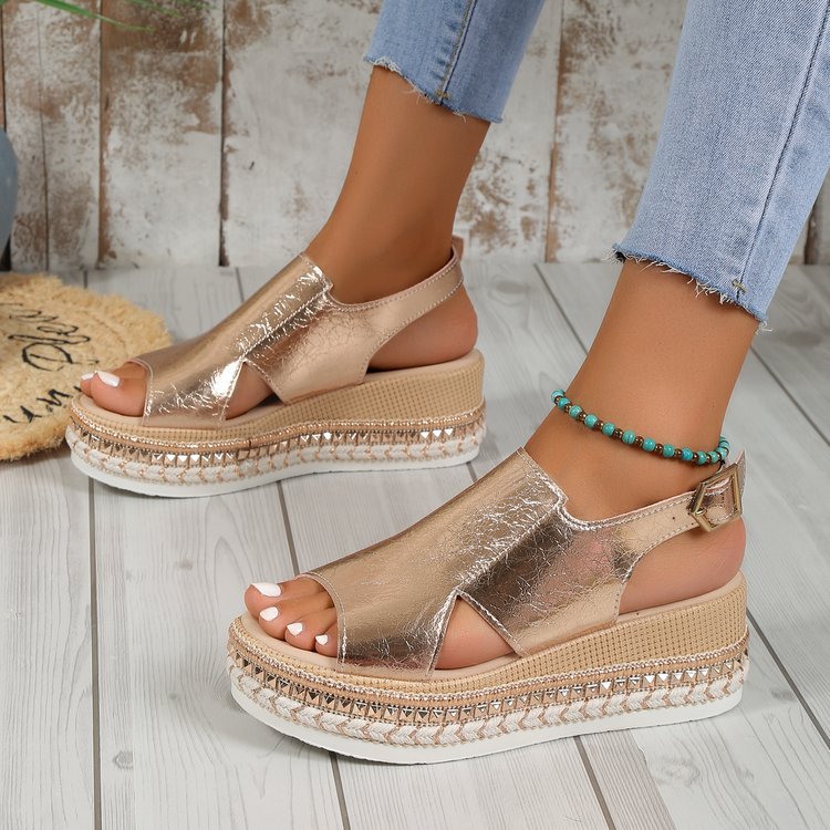 Dame Wedge-sandaler med modig metallisk overflade og behagelig plateau Stilla