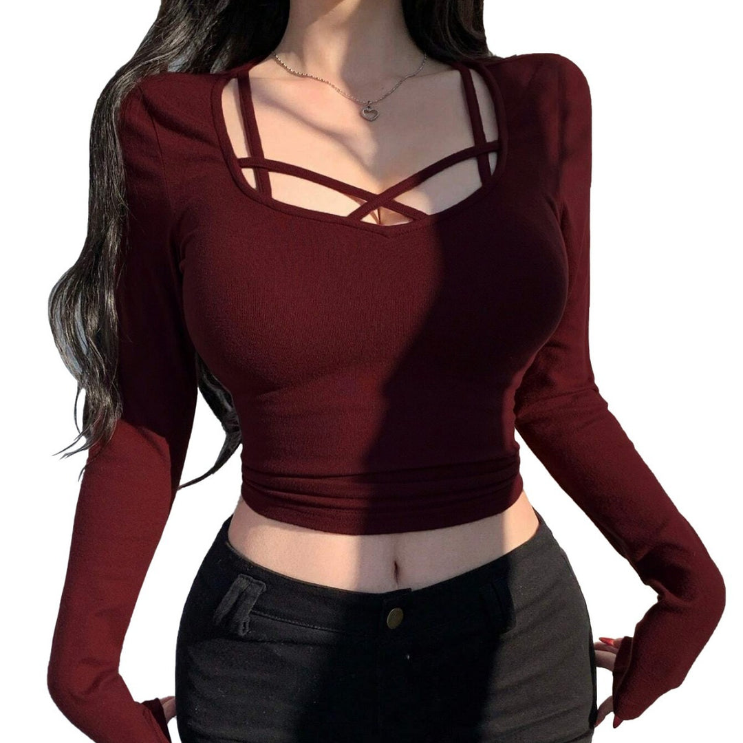 Kvindernes langærmede crop top med elegant snit og dekorativ knude Stilla