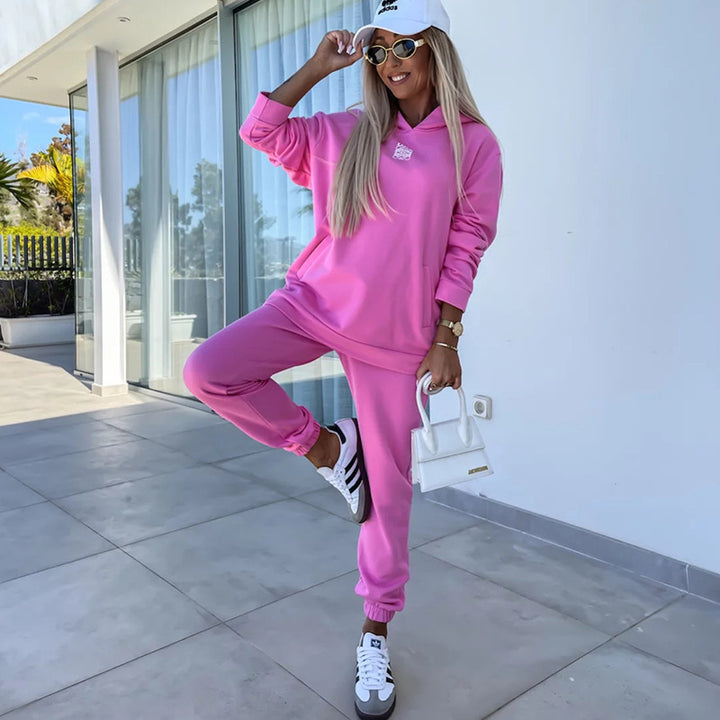 Damer sporty loungewear sæt med hætte og elastiske manchetter Skovae