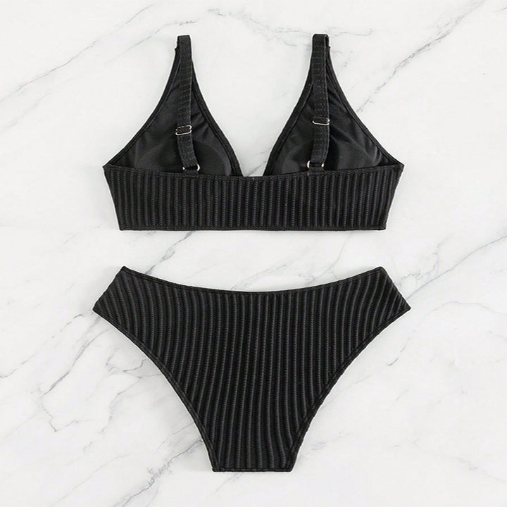 Damer Højskåret Bikini-Sæt med stribet design og dyb V-hals Stilla